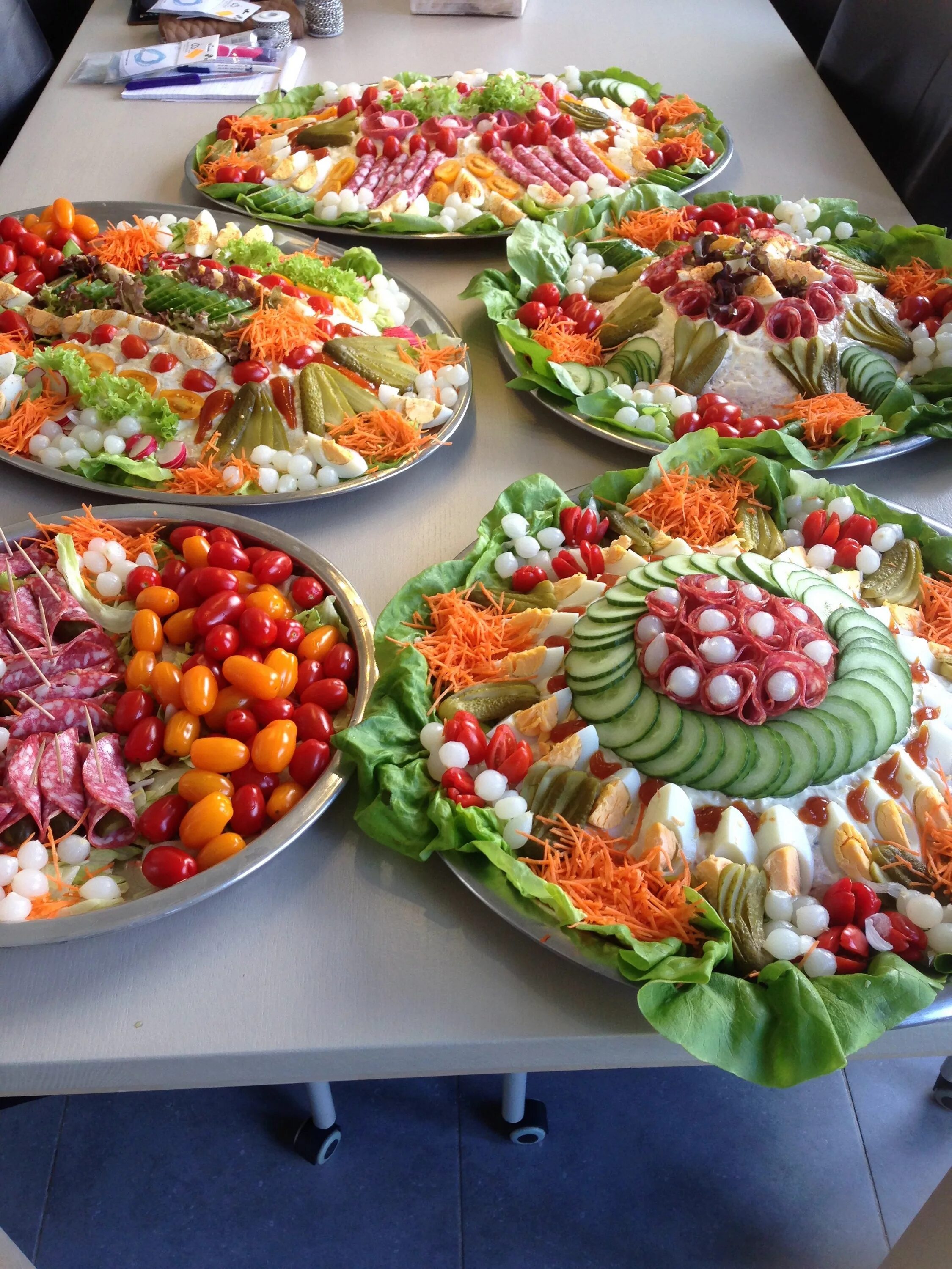 Праздничные блюда на день рождения фото Salade composée Veggie platters, Party food appetizers, Food platters