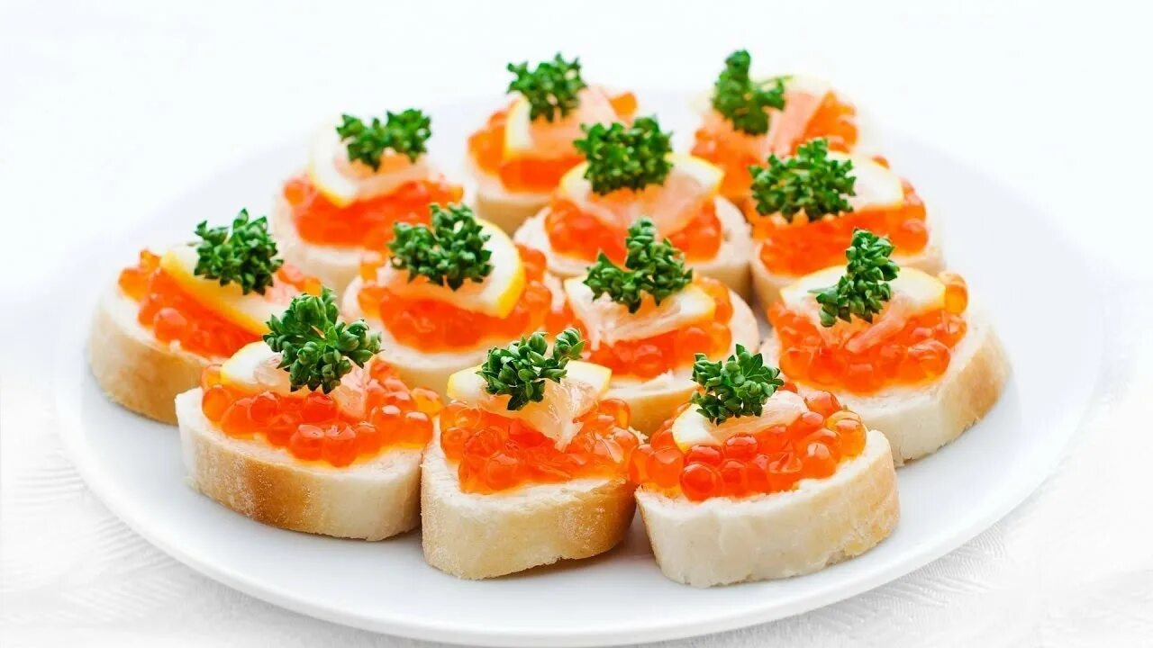 Праздничные бутерброды с икрой с фото Бутерброд с Красной Икрой - фото - 2019 / Sandwich with red caviar - Photo /Sand