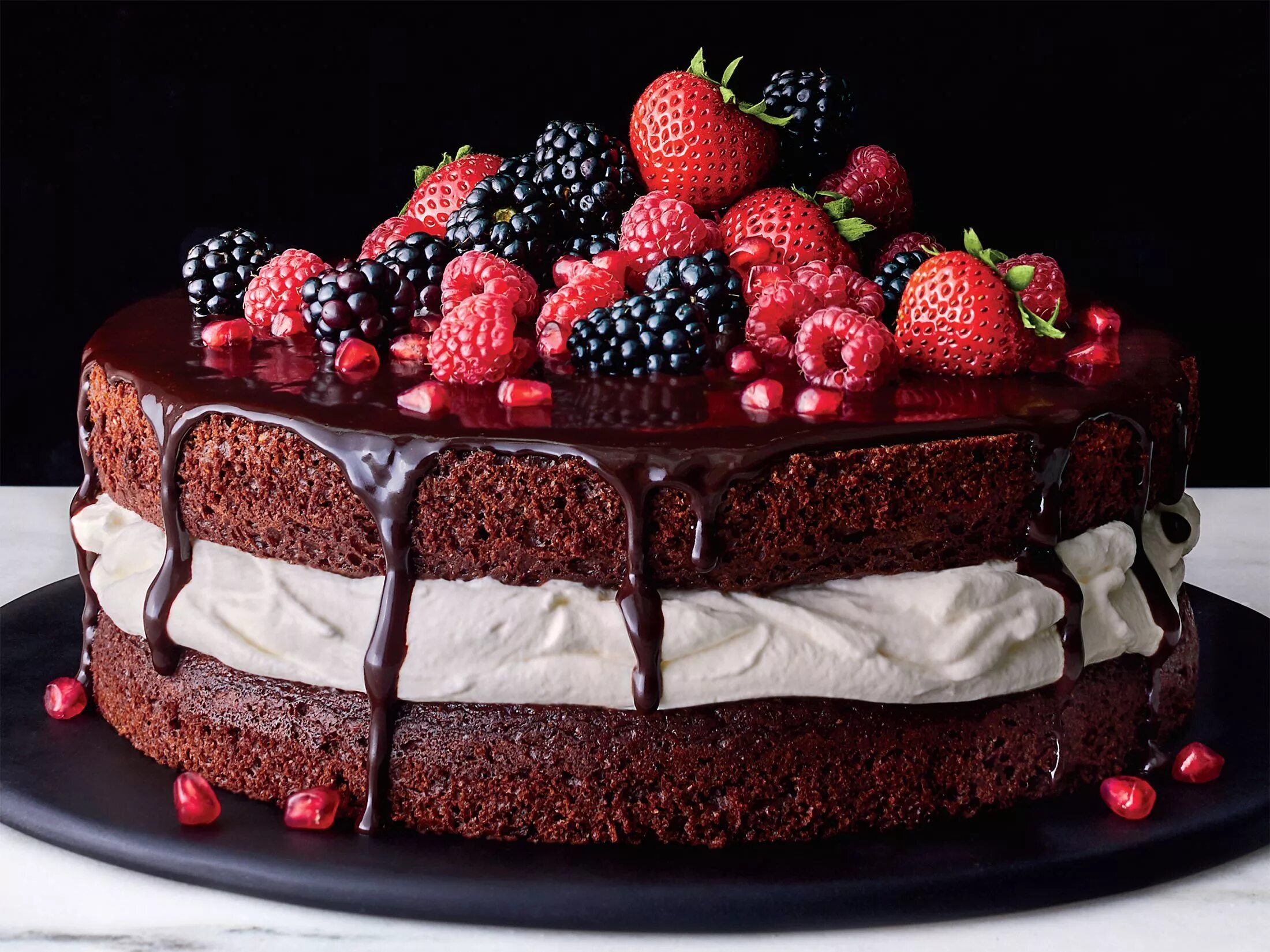 Праздничные дни торты фото Chocolate-and-Cream Layer Cake Save room for dessert—this is one you don’t want 