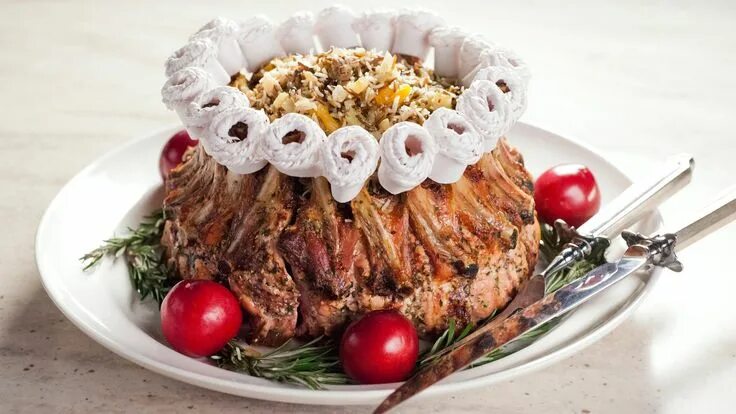 Праздничные мясные блюда фото Crown Roast of Pork With Wild Rice Stuffing Recipe Wild rice stuffing recipes, C