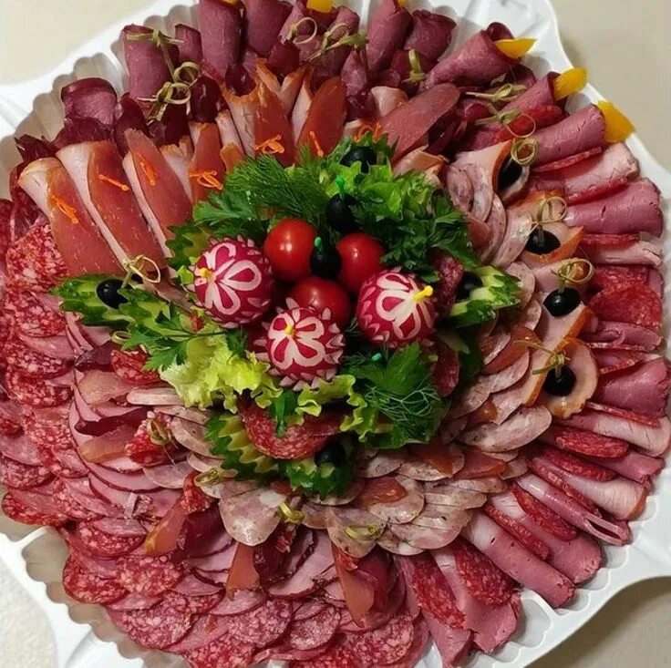 Праздничные мясные нарезки фото Праздничные нарезки на Новогодний стол 2020 : свежие рецепты Сыр с плесенью, Гар