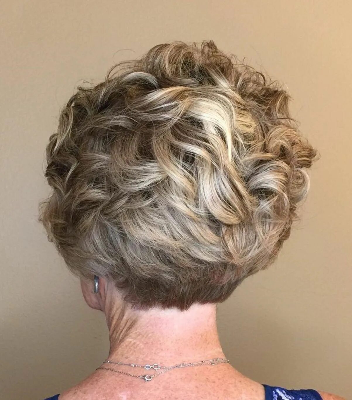 Праздничные прически на короткие волосы для женщин Over Curly Pixie With Stacked Nape Short hairstyles for women, Thick hair styles