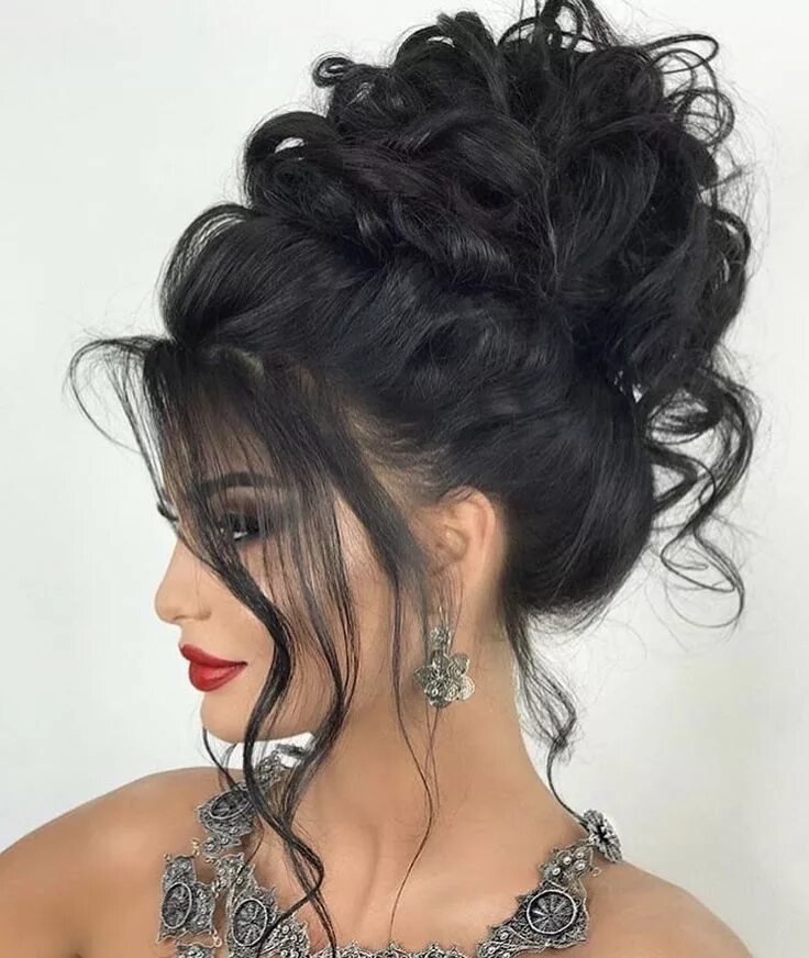 Праздничные прически волос #ideiasdepenteados #ideiasdecabelos #cabelo #penteados #formatura #casamento #ha