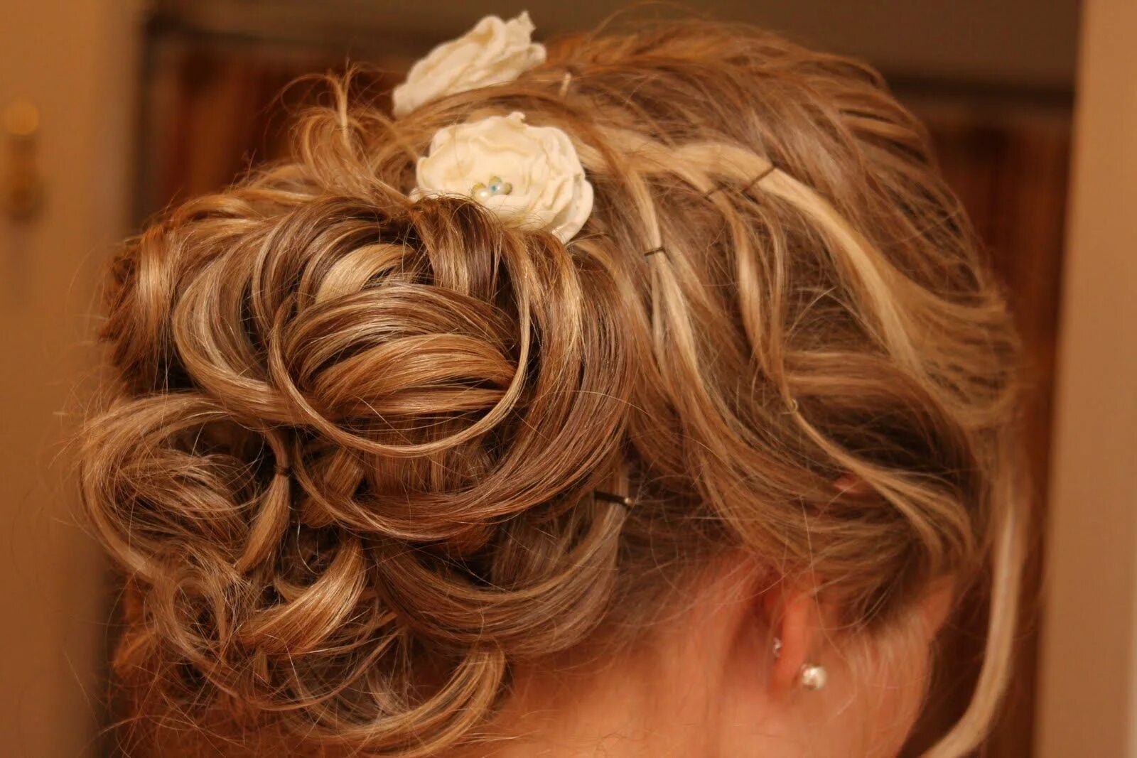 Праздничные волосы фото Pin by Jill Shannon on pretty things about weddings Wedding hairstyles, Bridal h