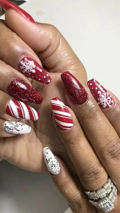 Праздничный дизайн ногтей 10 популярных идей на тему "kerst nagels acryl" для вдохновения