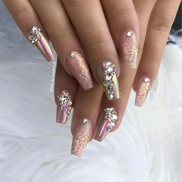 Праздничный дизайн ногтей Pin by ♡ * ƎＥ.Ａ. Ʀ * ʚïɞ on Uñ̶̶αs Ðecorad̶̶αs.. Nails Art. Nails design with rhines