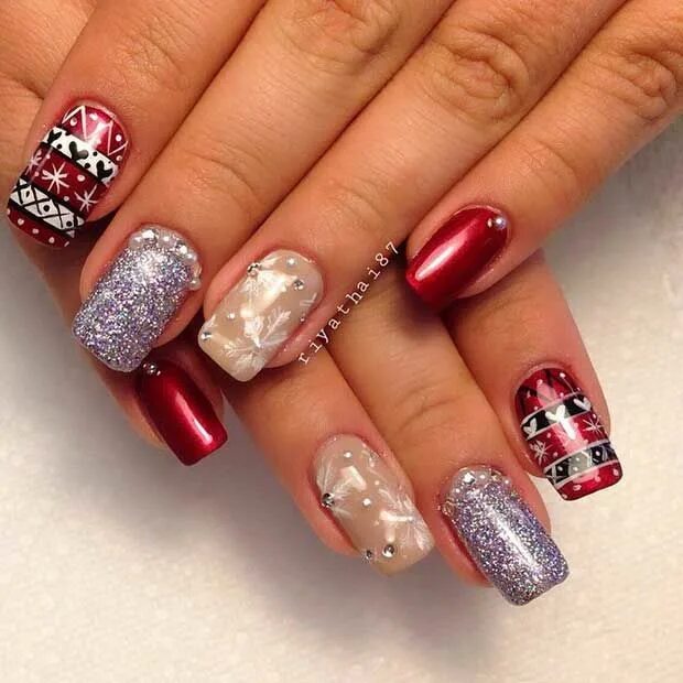 Праздничный дизайн ногтей 69 Easy Winter and Christmas Nail Ideas - StayGlam Festive nail designs, Winter 