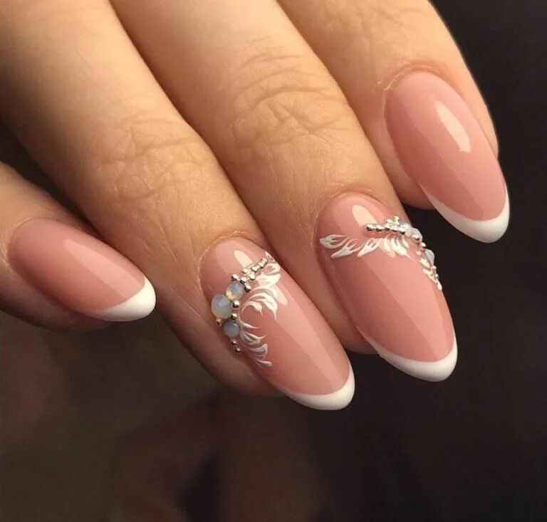 Праздничный френч маникюр 2024 Pin by Paula Paula on wedding nail Nails, Wedding nails, Elegant nails