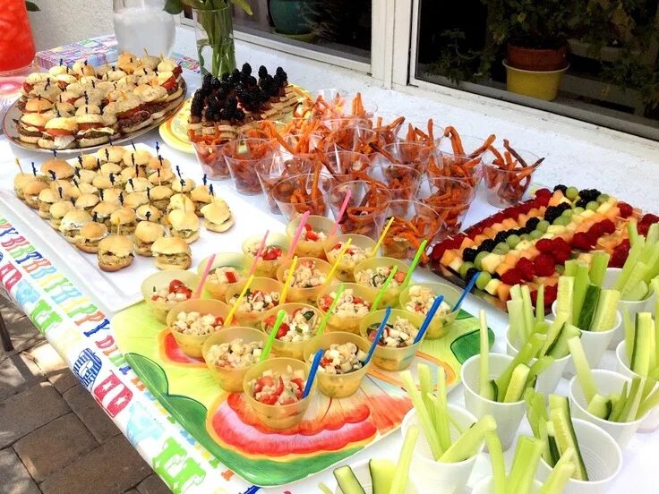 Праздничный стол дети фото Miniature food, amazing kids' birthday spread. Kids party food, Party food buffe