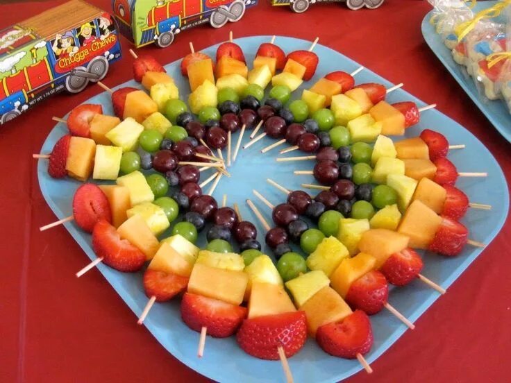 Праздничный стол детям рецепты с фото Rainbow fruit kabobs Bento ideas Pinterest Rainbow fruit kabobs, Fruit kabobs di