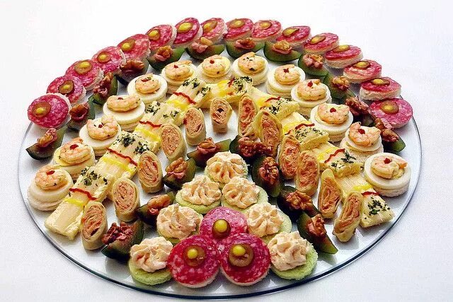 Праздничный стол рецепты с фото Canapés Tradicionais / Traditional Canapes Party food appetizers, Wedding food m