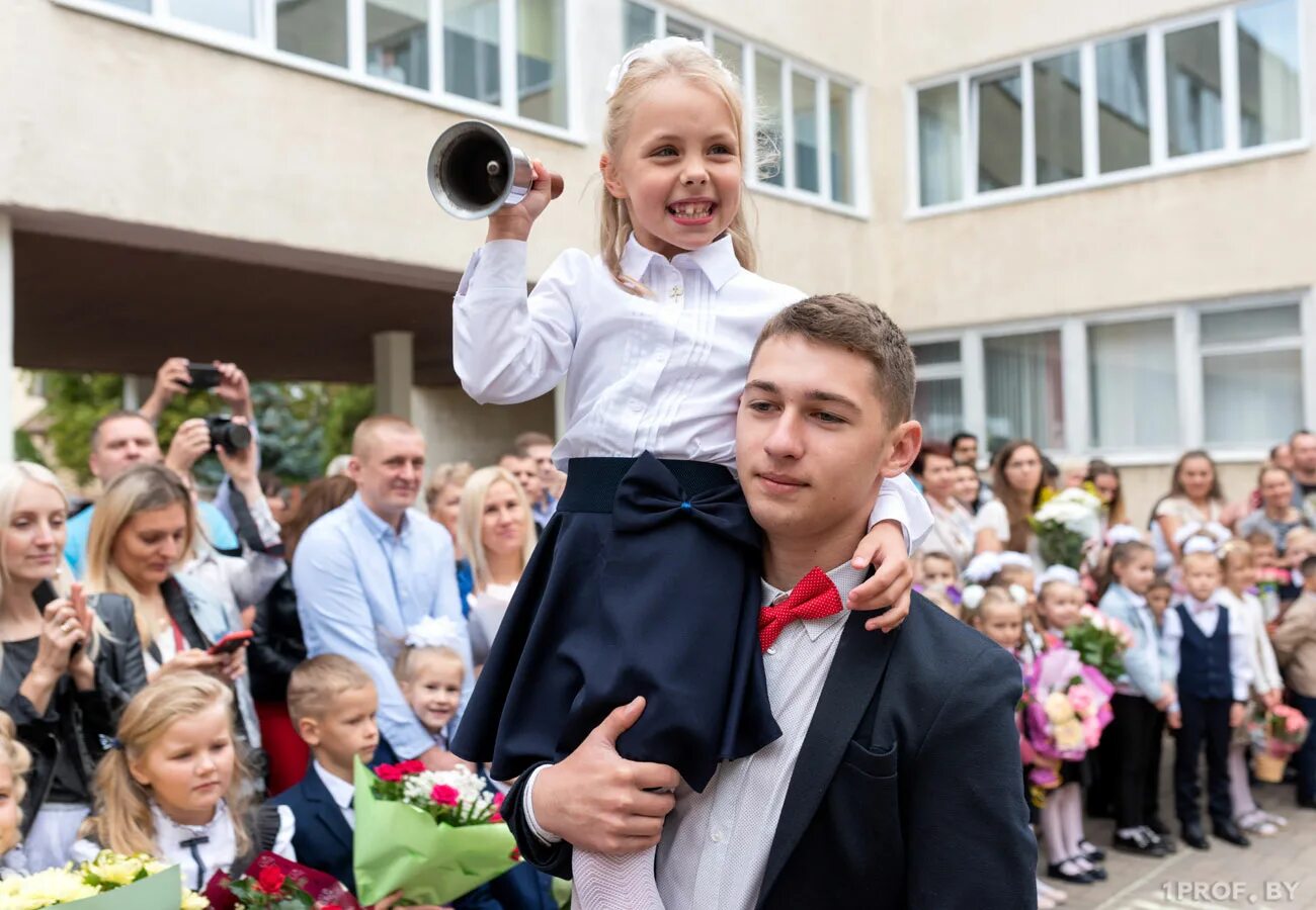 А теперь, когда торжественный день прошёл, вспомним, как на самом деле. Новости 