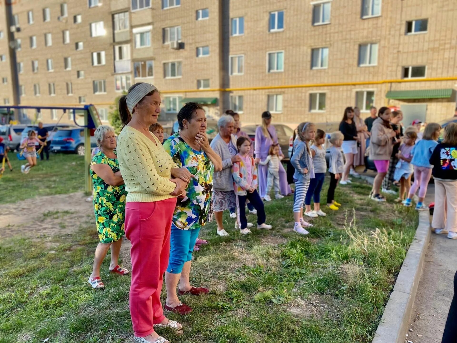 Праздник двора фото В одном из дворов Менделеевска прошел праздник