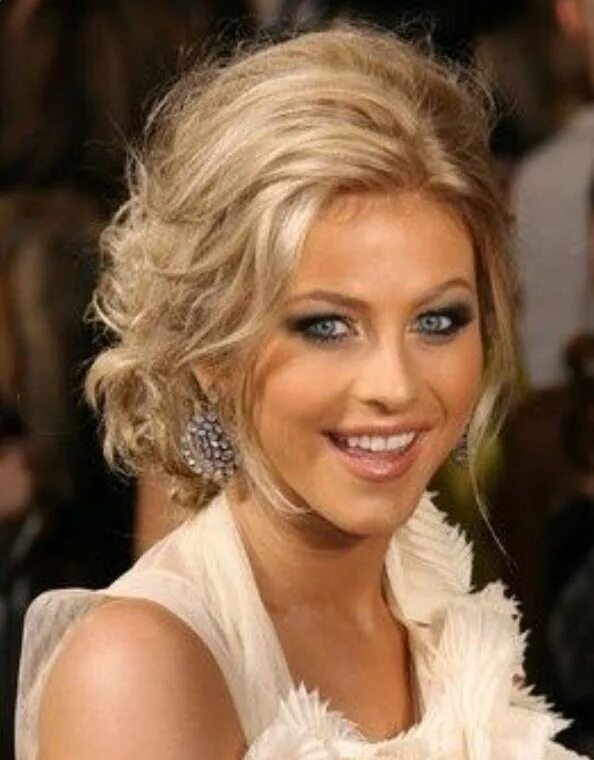 Праздник прическа средний Classy updos Prom hairstyles for short hair, Prom hairstyles for long hair, Medi