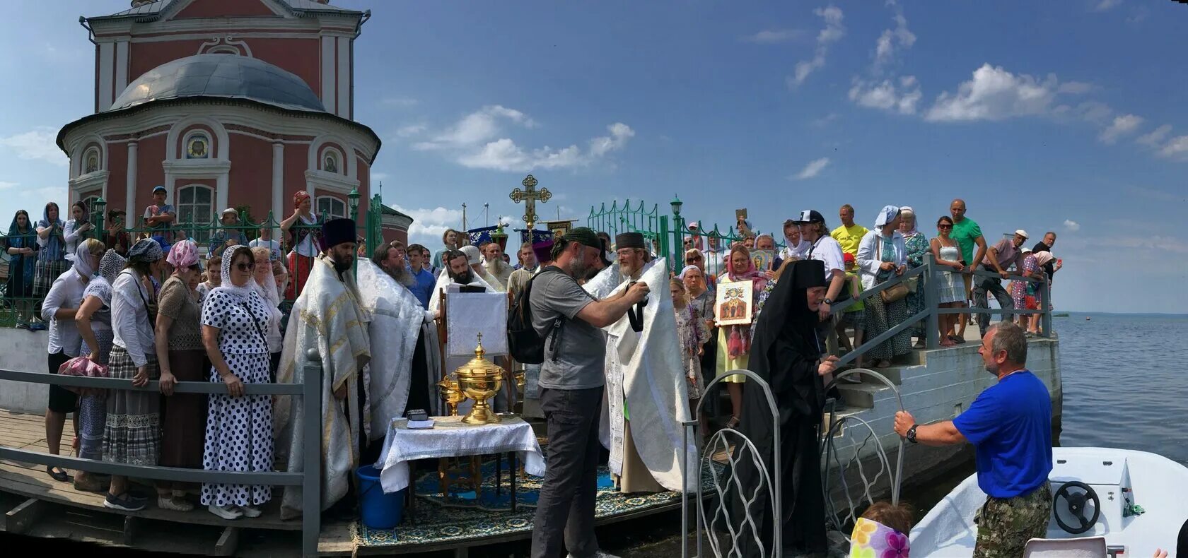 Праздник вмф на плещеевом озере 2022 фото ПЕРЕСЛАВЛЬ-ЗАЛЕССКИЙ. Крестный ход на водной глади по озеру Плещеево