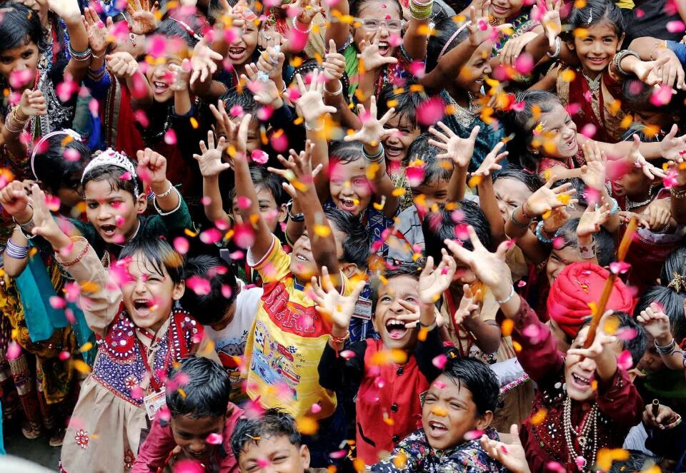 Праздники мира фото Hindu devotees mark Krishna Janmashtami festival