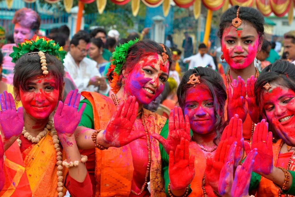 Праздники мира фото Happy Holi! What is the Indian Festival of Colours and why do Hindus celebrate i