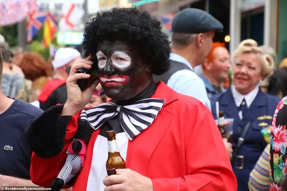 Праздники смешные фото Britons take part in Benidorm 'bad taste' fancy dress, with some 'blacking up' a