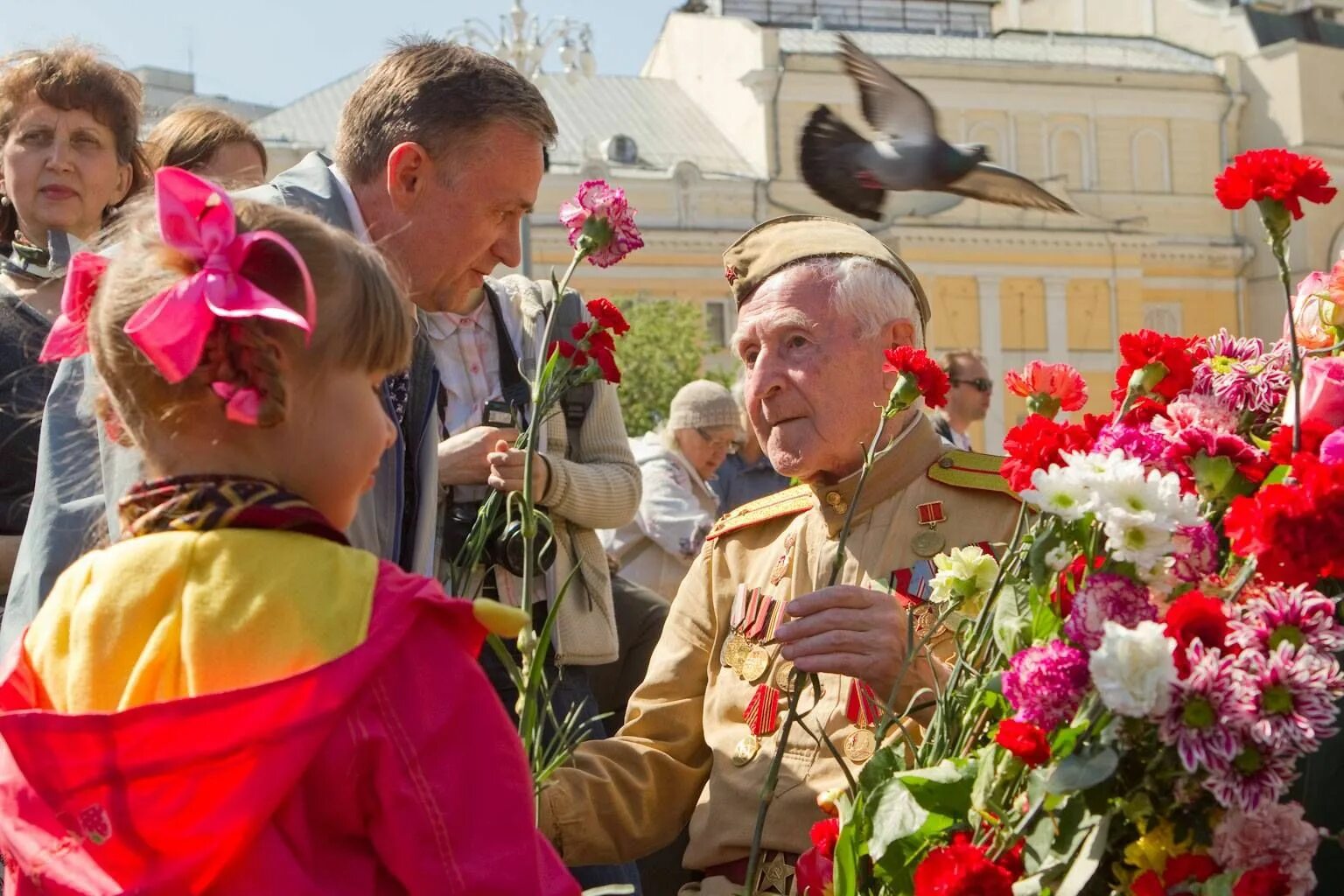 Празднование 9 мая фото Около 500 мероприятий пройдёт в Москве в честь Дня Победы с 6 по 10 мая