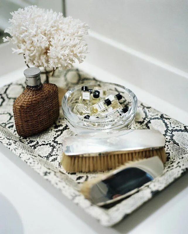 Предметы интерьера для ванной vignette design: Warm, Wonderful, Woven Wicker Diy bathroom storage, Diy bathroo