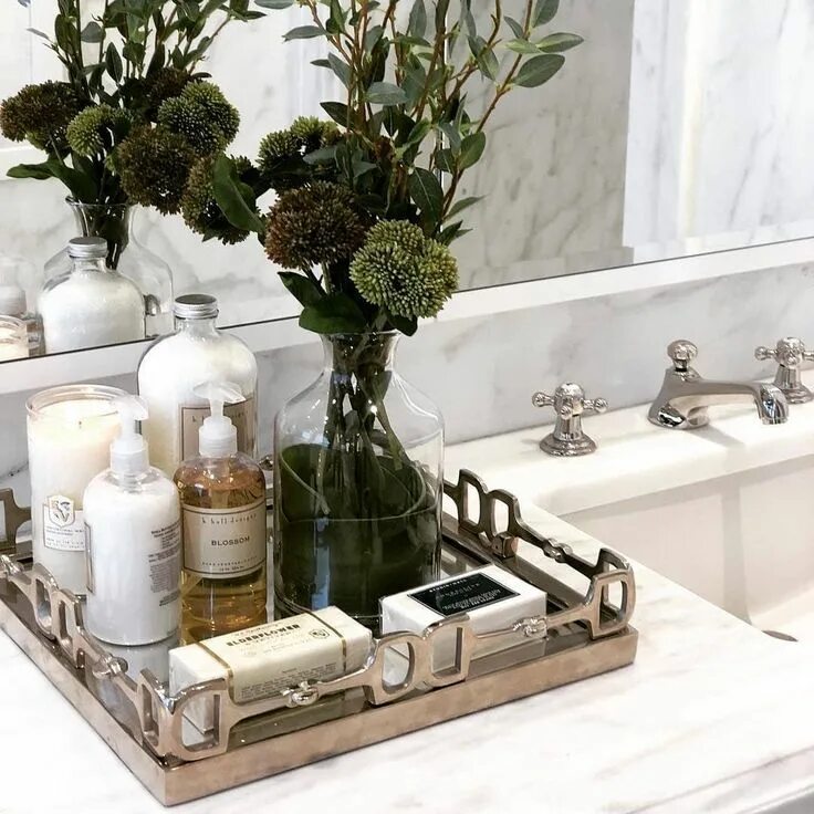 Предметы интерьера для ванной Classy vanity styling in this NYC showhouse shared by the lovely @darcihether. #