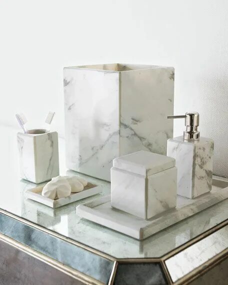 Предметы интерьера для ванны Waterworks Studio Marble Vanity Accessories Carrara marble bathroom, Marble bath