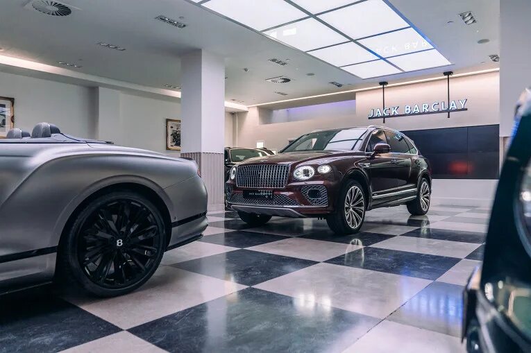 Премиальные авто фото Bentley выпустит спецверсии с эксклюзивной курткой в комплекте - Рамблер/авто