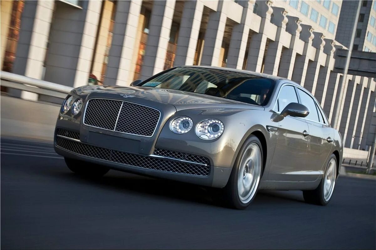 Премиальные авто фото The new Bentley Flying Spur in Geneva Car Division