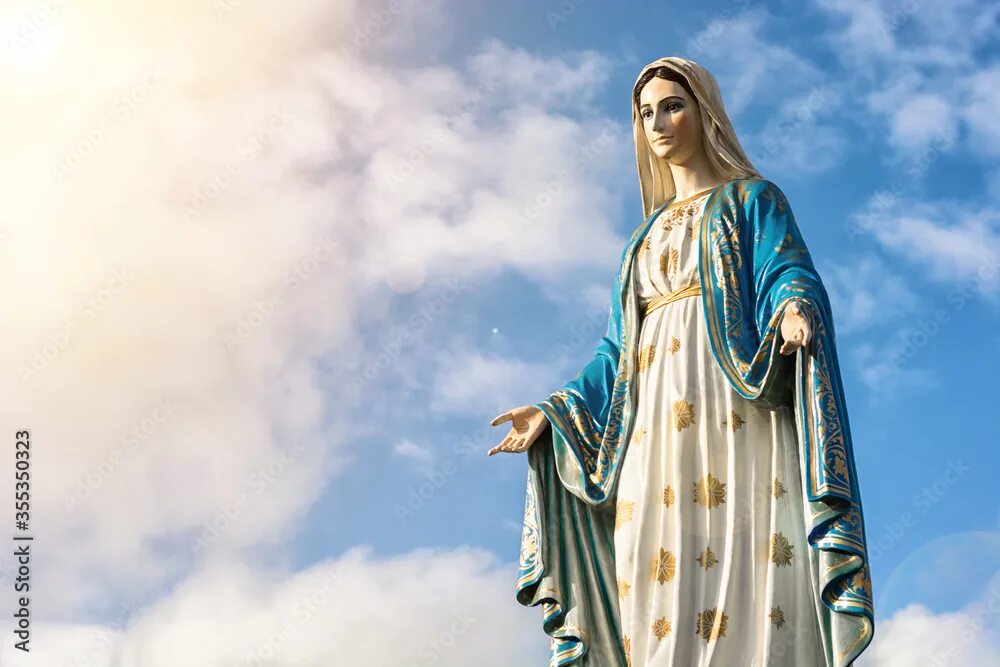 Пресвятая дева картинки Virgin Mary statue with nice sky background фотография Stock Adobe Stock