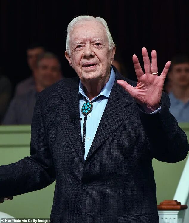 Президент картер сейчас фото President Jimmy Carter breaks his hip on the way to a turkey hunt Daily Mail Onl