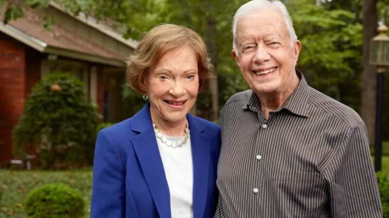 Jimmy Carter, Former President, Helps Build Home After Falling - Bloomberg