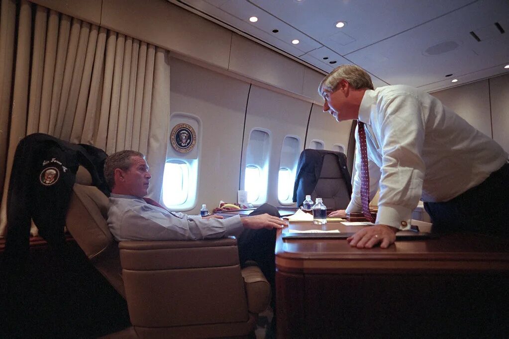 Президентский самолет фото 911: President George W. Bush Confers with Andy Card aboar. Flickr