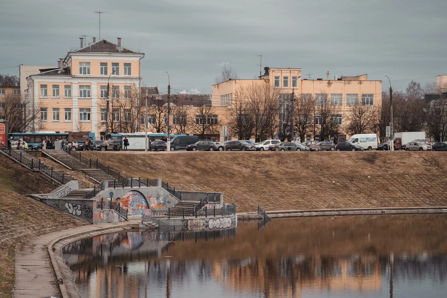 Причал наб реки тьмаки 15 фото Тьмака вышла из берегов: в Твери затопило Ландшафтный парк