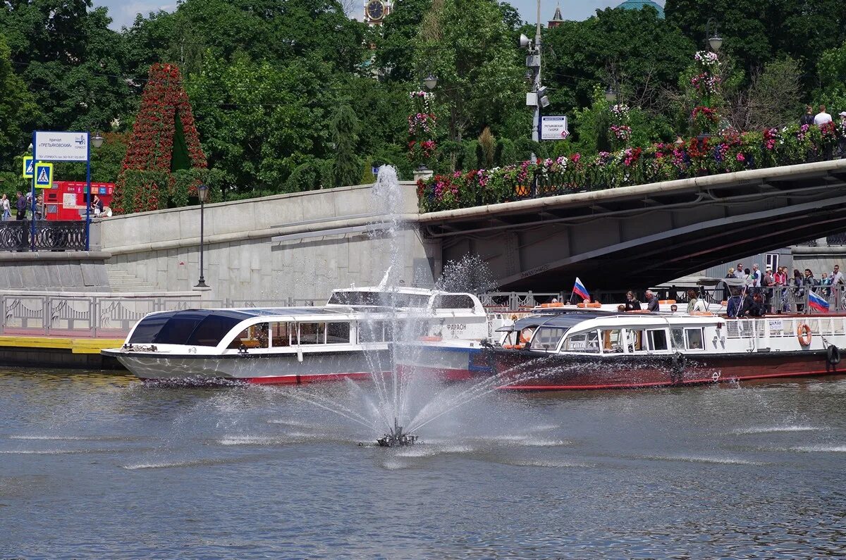 Причал третьяковский москва третьяковский мост фото Nonstop Photos Игорь Белоногов / Третьяковский причал