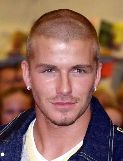 Прическа 0.3 мужская david beckham with earrings - Google Search Mens haircuts short, Short burgundy 