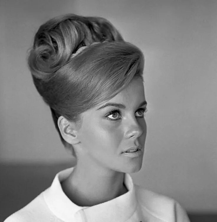 Прическа 00 годов женская Pin by Vintage Hollywood Classics on Ann-Margret Vintage hairstyles, Retro hairs