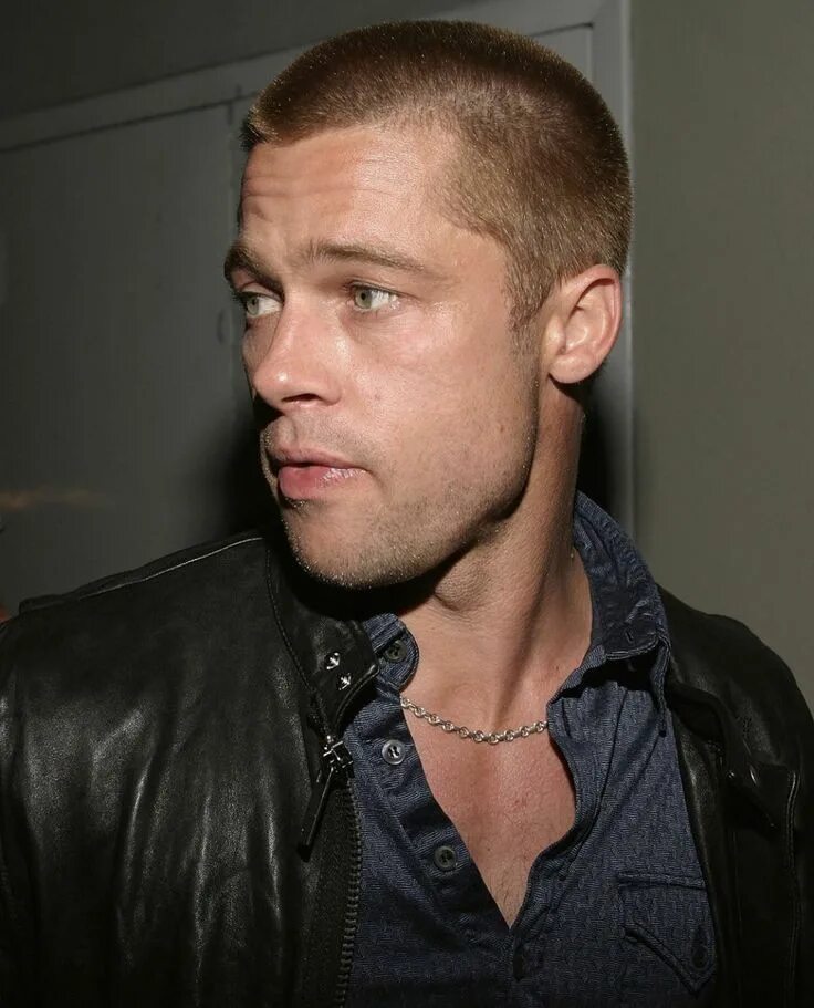 Прическа 03 мужская Pin by Chuck Villegas on Brad Pitt Brad pitt, Brad pitty, Bratt pitt