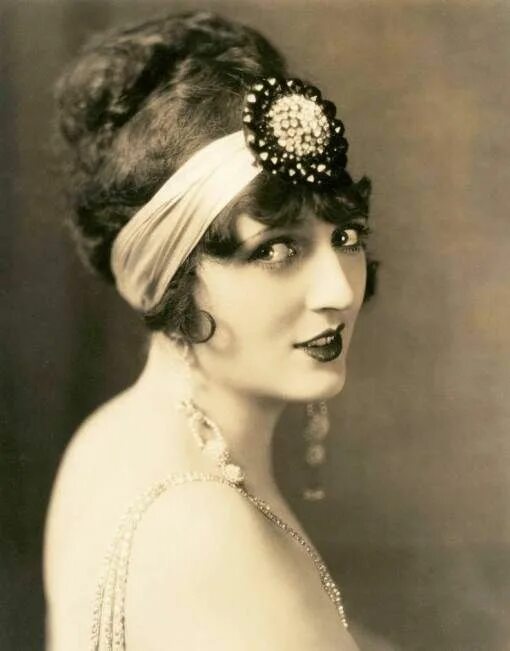 Прическа 1920 х годов ARCADE CARD - MOVIE STAR - CARMEL MYERS - HEAD BAND AND LONG EARRINGS - SEPIA - 