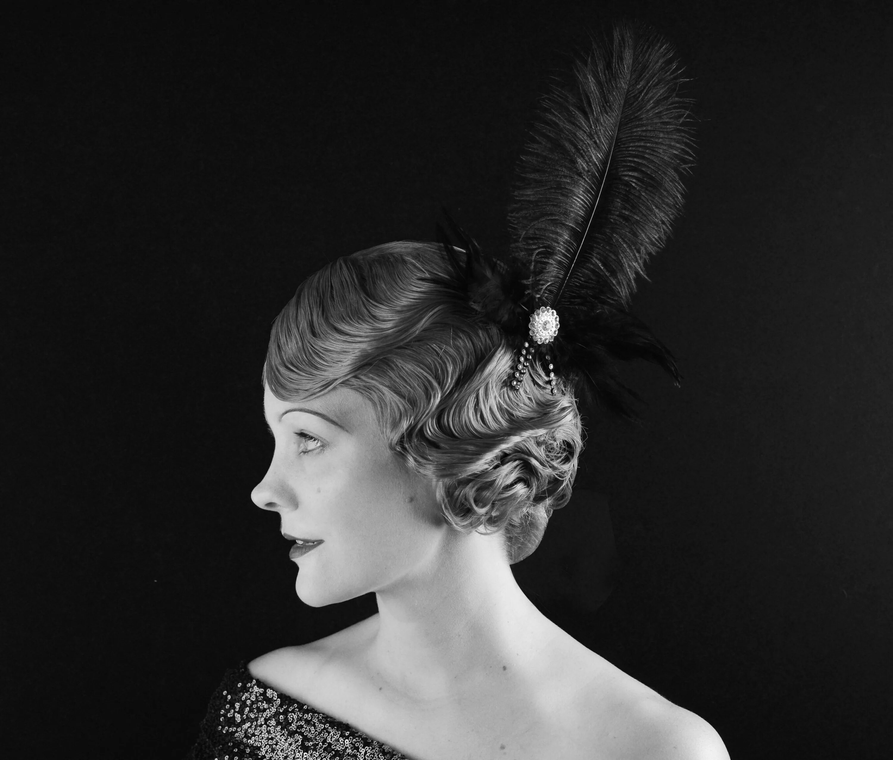 Прическа 1920 х годов Get the Look: 1920's SARAHPOTEMPA Hairstyling Tools 1920s hair, 1920 hair, Hair 