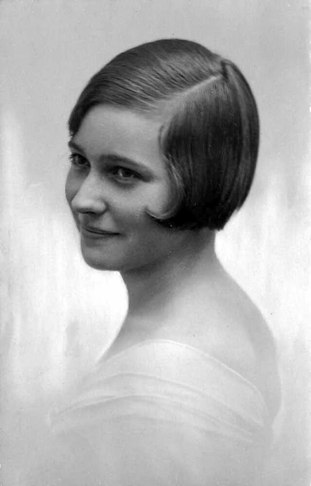 Прическа 1920 х годов женская Retro fashion. Women Fashionable Hairstyles from the 1920s Womens hairstyles, Ha