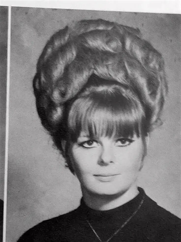 Прическа 1970 х годов www.pinterest.com Cartoon hair, 1960s hair, Vintage hairstyles