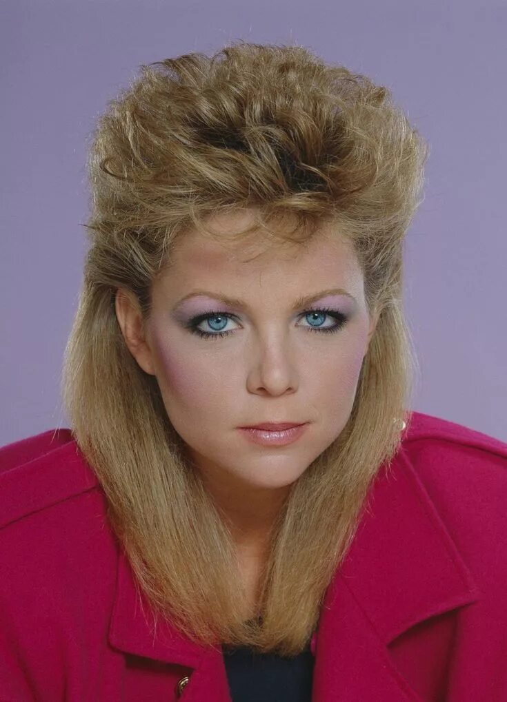 Прическа 1980 х годов The 13 Most Embarrassing '80s Beauty Trends Womens hairstyles, 80s hair, 80s hai