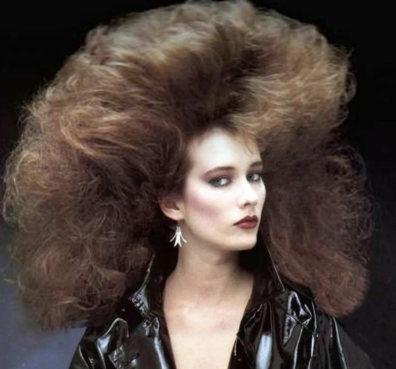 Прическа 1980 х годов 15 Gigantic Hairdos From The 1980's Rock hairstyles, Hair styles, Big hair