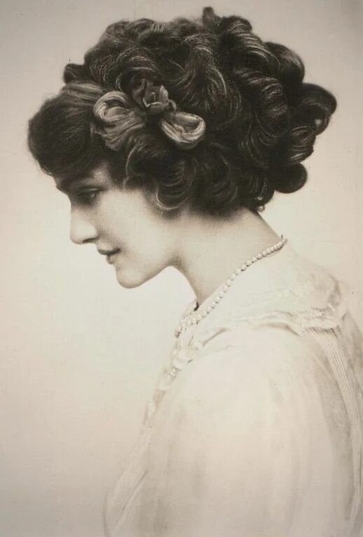 Прическа 20 века фото Edwardian hairstyles, Vintage wedding hair, Lily elsie