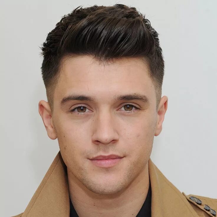 Прическа 21 год Short Hair Pompadour Men Side Part Pompadour Short Men's ... Mens hairstyles pom