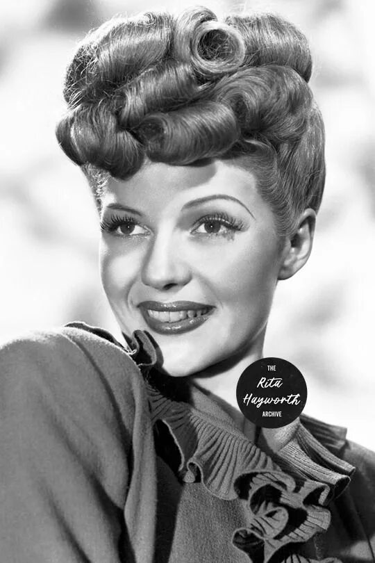 Прическа 40 50 годов Rita Hayworth, 1945 1940s hairstyles, Hair styles, Vintage hairstyles