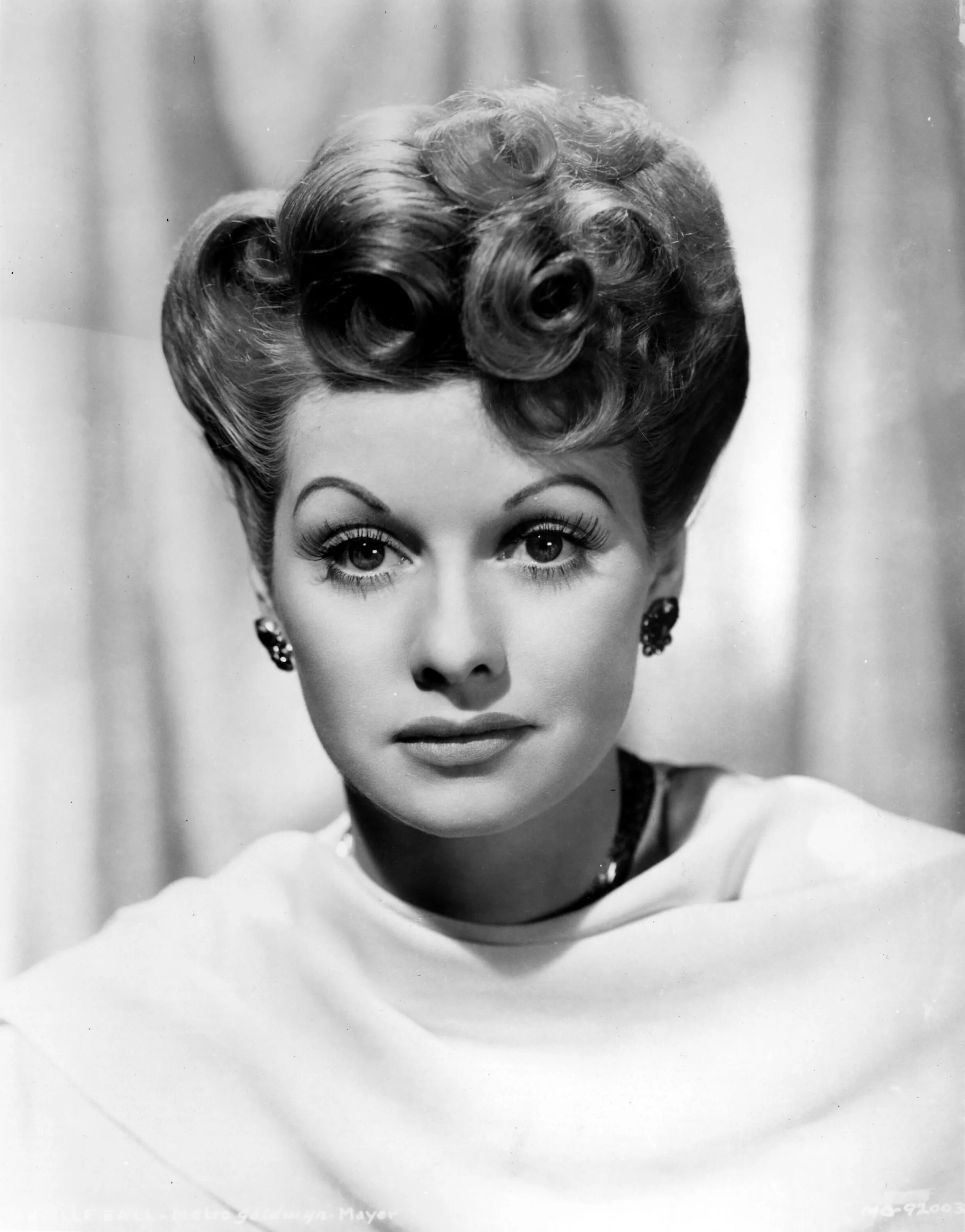 Прическа 40 50 годов Lucille Ball Hair styles, 1940s hairstyles, Vintage hairstyles