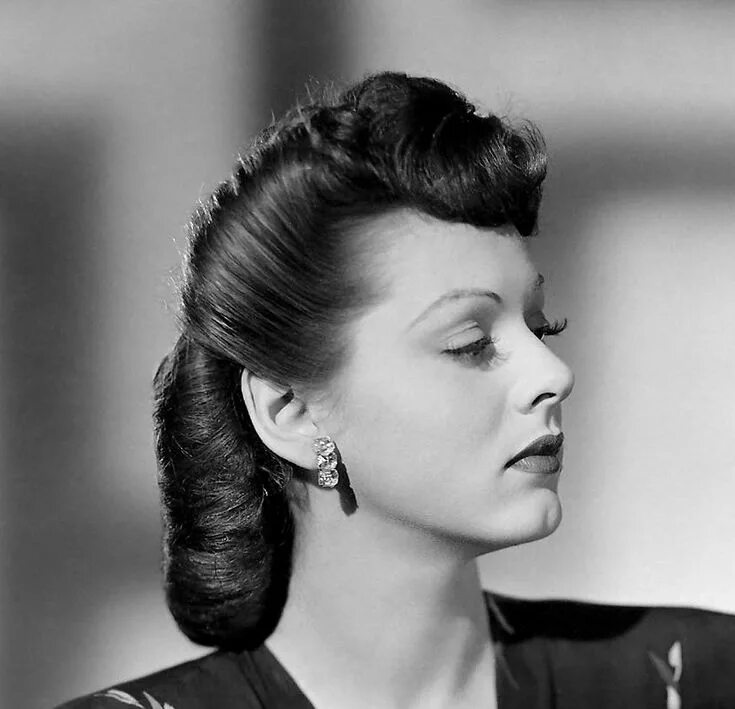 Прическа 40 годов фото женские Helen Forrest Coiffure année 40, Coiffures historiques, Coiffure année 50