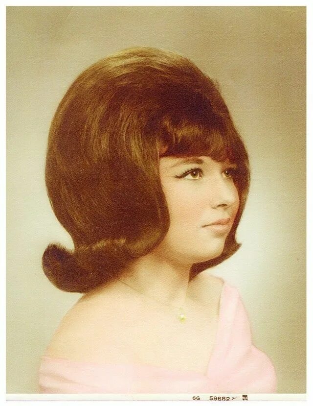 Прическа 60 женская на длинные волосы Hair Was Big And Bigger In The 1960s - Flashbak Bouffant hair, Sixties hair, 196