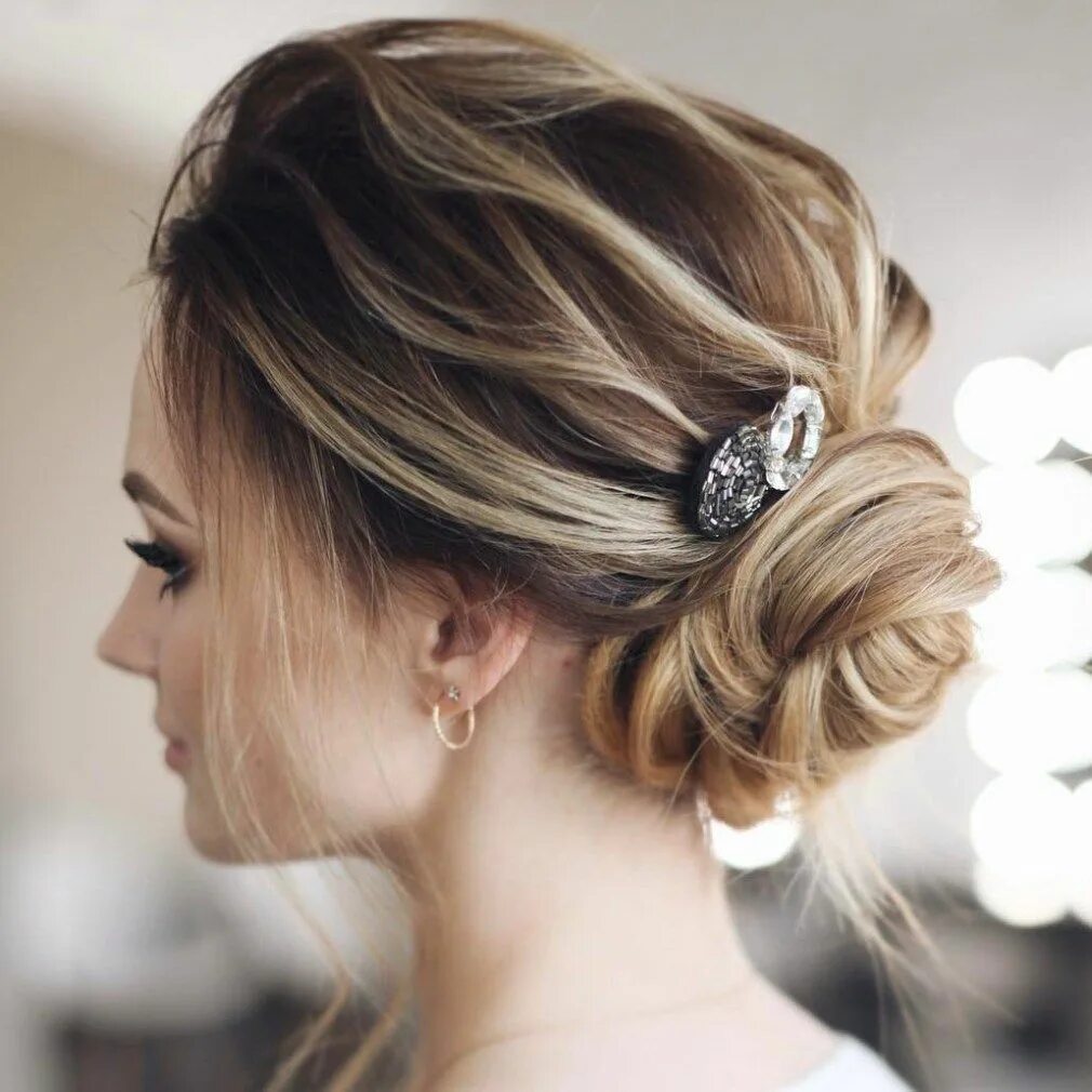 Прическа 8 Best 40 Low Bun Updo Hairstyles Ideas on TheRightHairstyles Long hair styles, Ha